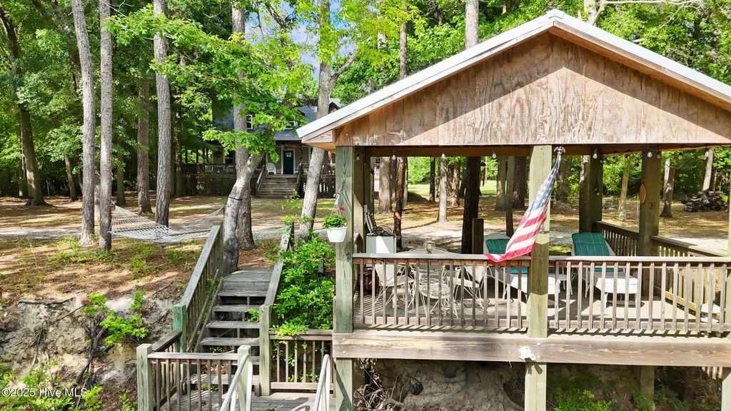 Photo of 901 Riverview Drive, Burgaw, NC 28425 (MLS # 100506110)