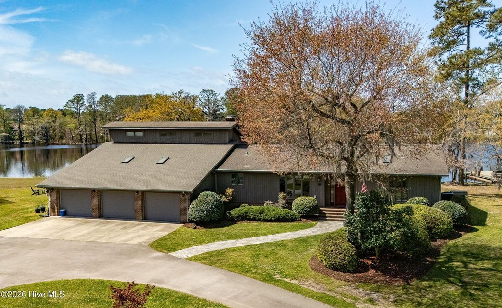 Photo of 175 Gus Lane, New Bern, NC 28562 (MLS # 100566614)