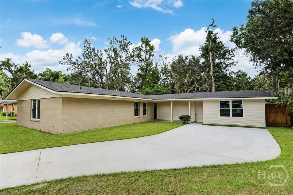 Photo of 605 Lee Blvd BLVD, Savannah, GA 31405 (MLS # SA365240)