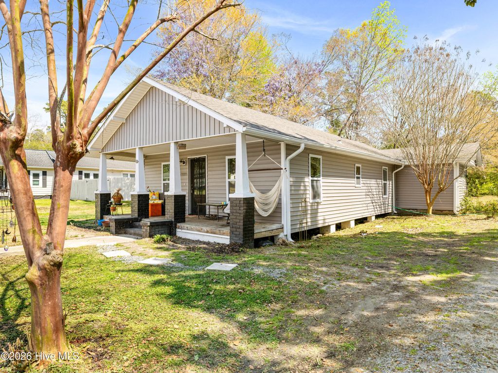Photo of 410 N Timberly Lane, Burgaw, NC 28425 (MLS # 100563140)