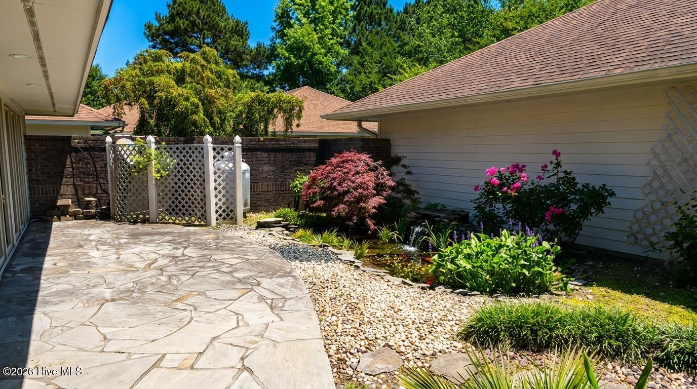 928 Summerlin Falls Court