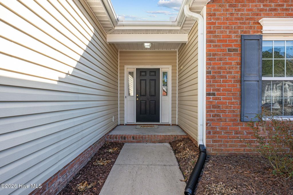 Photo of 102 Blackheath Drive, New Bern, NC 28560 (MLS # 100552794)