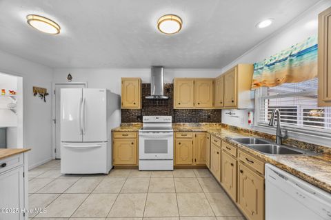 Tiny photo for 603 Oakwood Avenue, Jacksonville, NC 28546 (MLS # 100546474)