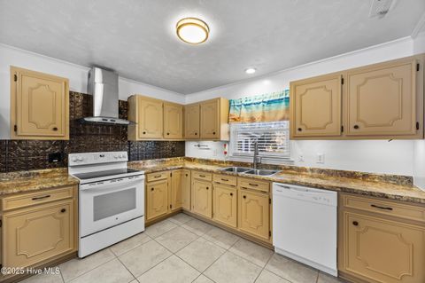 Tiny photo for 603 Oakwood Avenue, Jacksonville, NC 28546 (MLS # 100546474)