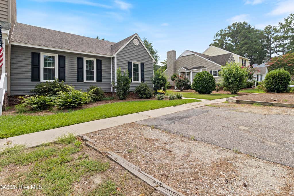 Photo of 4844 Pinedale Boulevard, Lumberton, NC 28358 (MLS # 100598327)