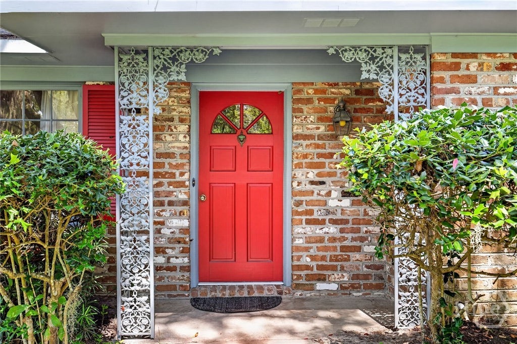 Photo of 102 Devonshire Road, Savannah, GA 31410 (MLS # SA365089)