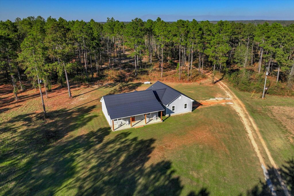 Photo of 10596 Sand Valley Road, Avera, GA 30803 (MLS # 554617)