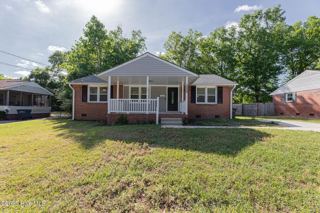 Photo of 1009 River Street, Jacksonville, NC (MLS # 100573088)