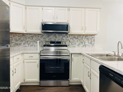 Tiny photo for 2702 S 17th Street #Apt A, Wilmington, NC 28412 (MLS # 100550476)