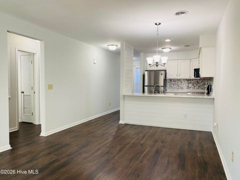 Tiny photo for 2702 S 17th Street #Apt A, Wilmington, NC 28412 (MLS # 100550476)