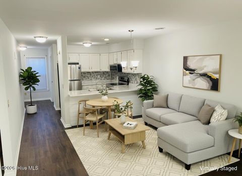 Tiny photo for 2702 S 17th Street #Apt A, Wilmington, NC 28412 (MLS # 100550476)