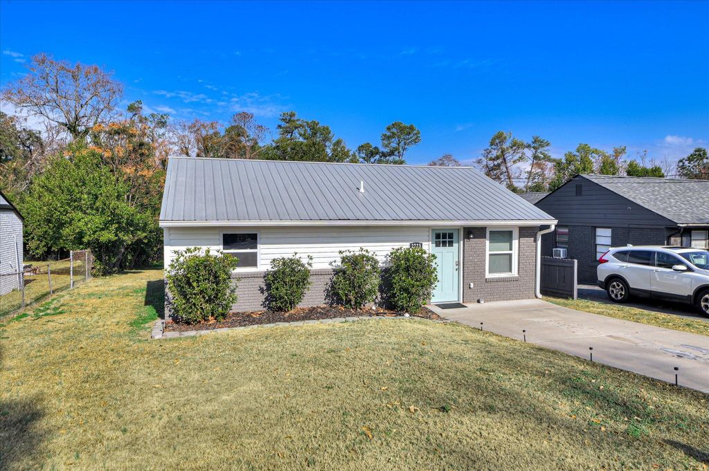 Photo of 2723 Magnolia Avenue, Augusta, GA 30909 (MLS # 550417)