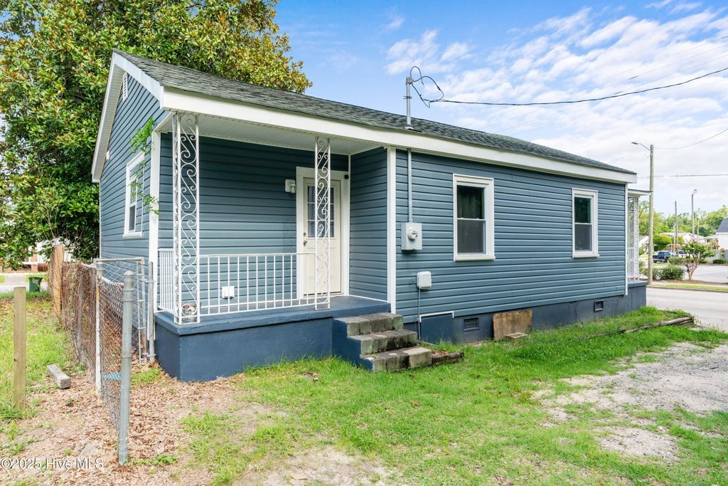 Photo of 917 Wooster Street, Wilmington, NC 28401 (MLS # 100551240)