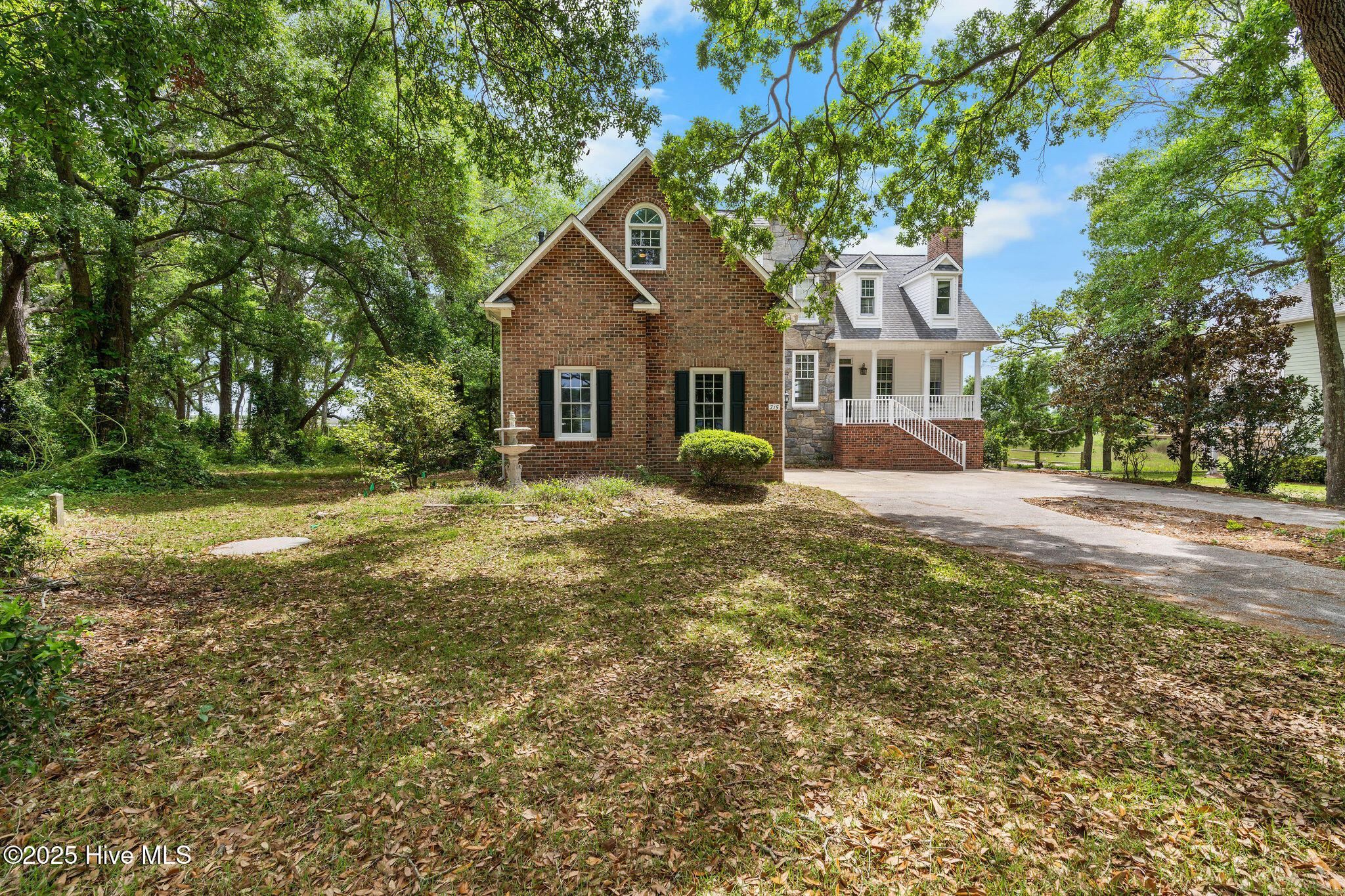 715 Shoreline Drive W