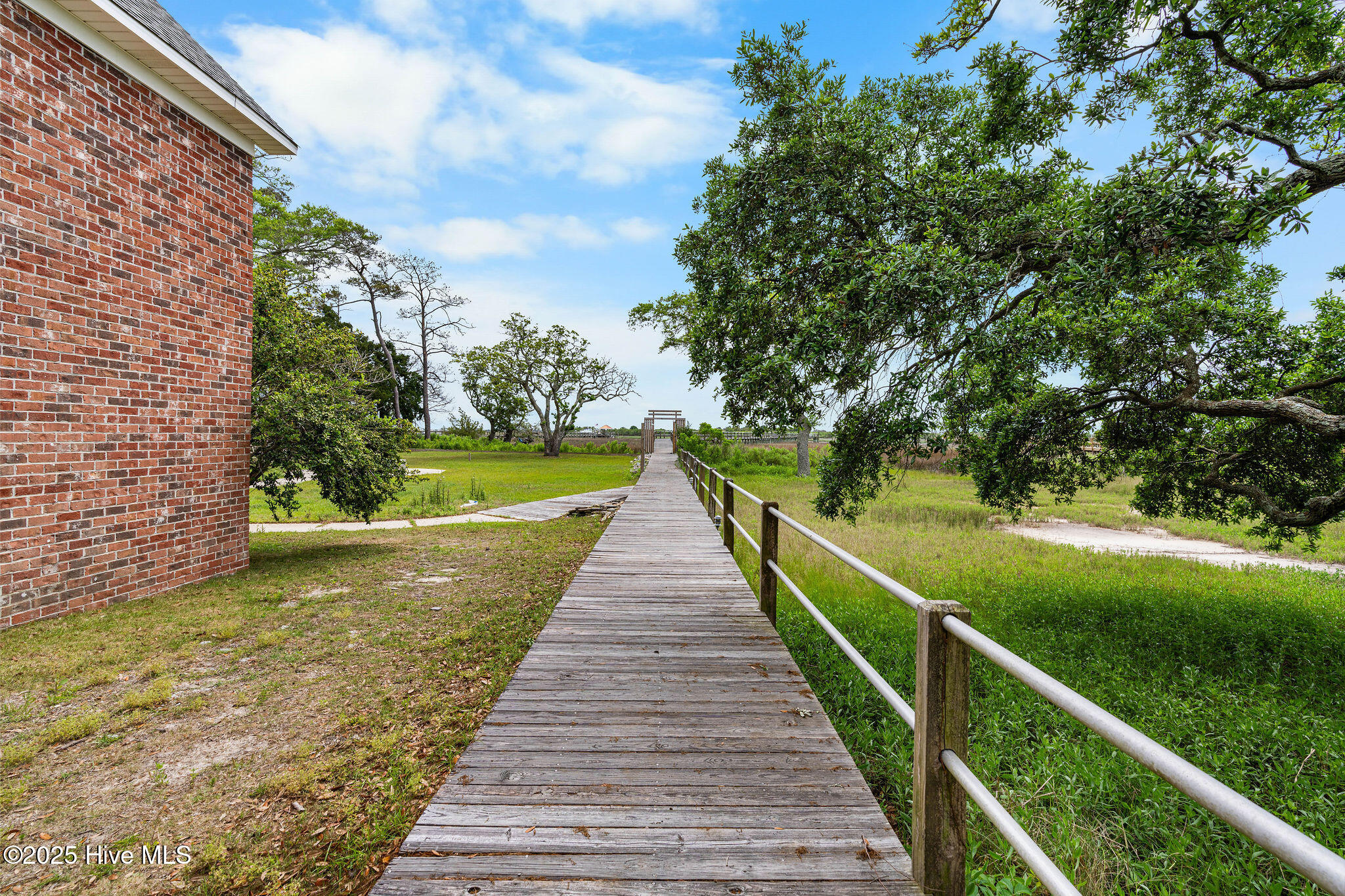 715 Shoreline Drive W