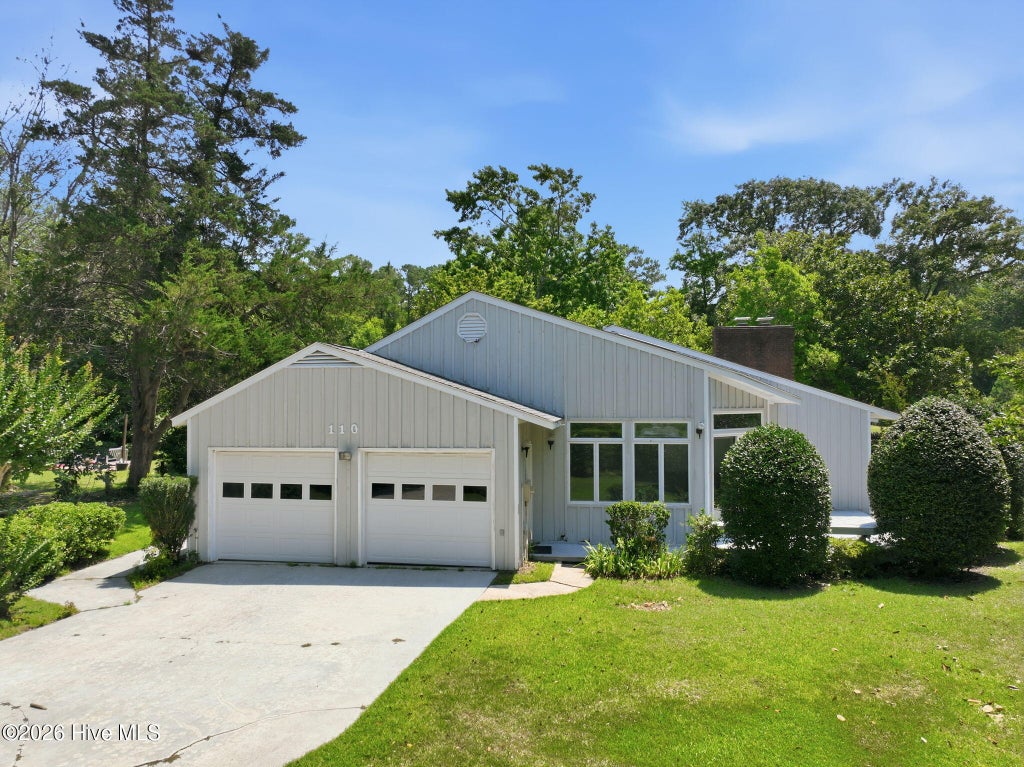 Photo of 110 Beechwood Drive, Morehead City, NC 28557 (MLS # 100604818)