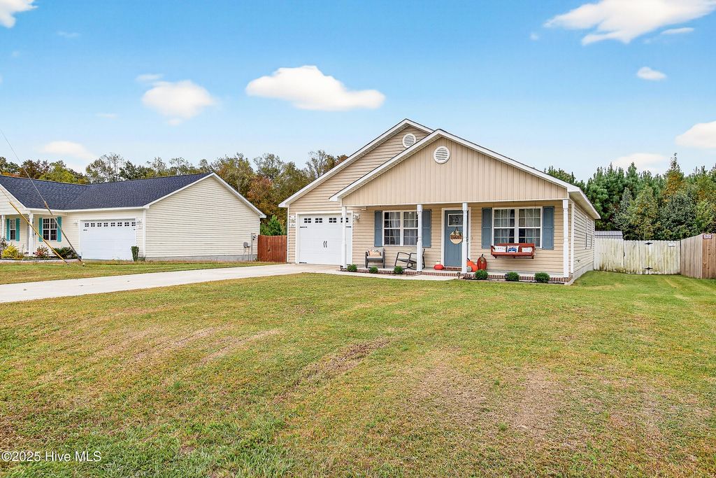Photo of 132 Woodbury Farm Drive, Jacksonville, NC 28540 (MLS # 100538920)