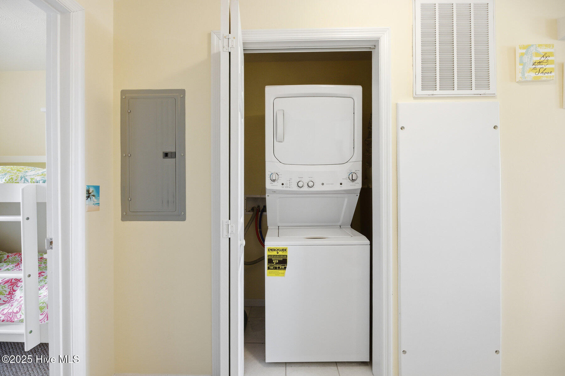 Surf City, North Carolina 28445, United States, 2 Bedrooms Bedrooms, ,1 BathroomBathrooms,Residential,Active,255751