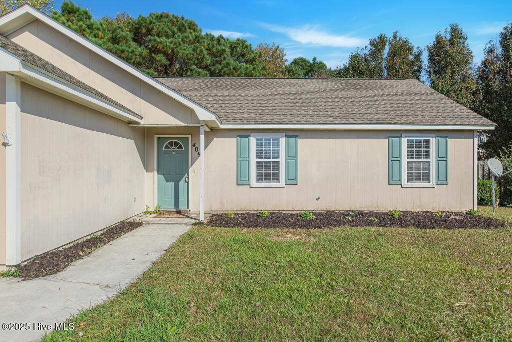 Photo of 409 Sumrell Way, Hubert, NC 28539 (MLS # 100540803)