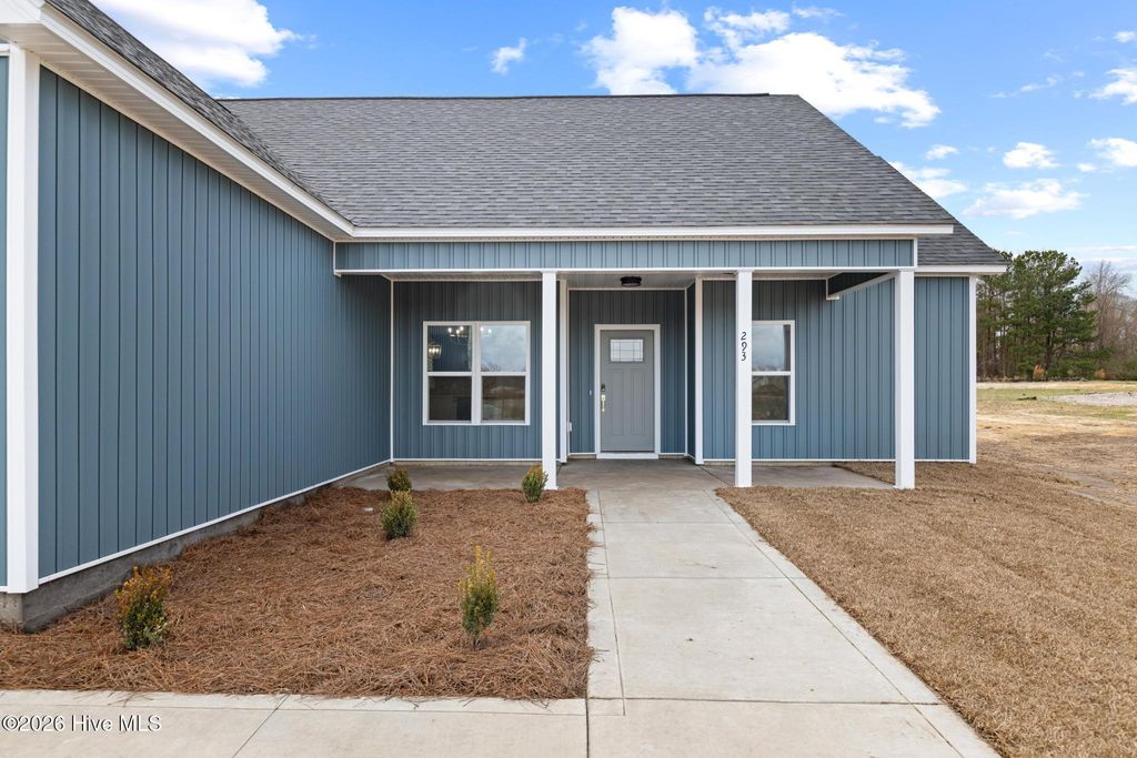 Photo of 405 Wade Drive, Richlands, NC 28574 (MLS # 100570759)