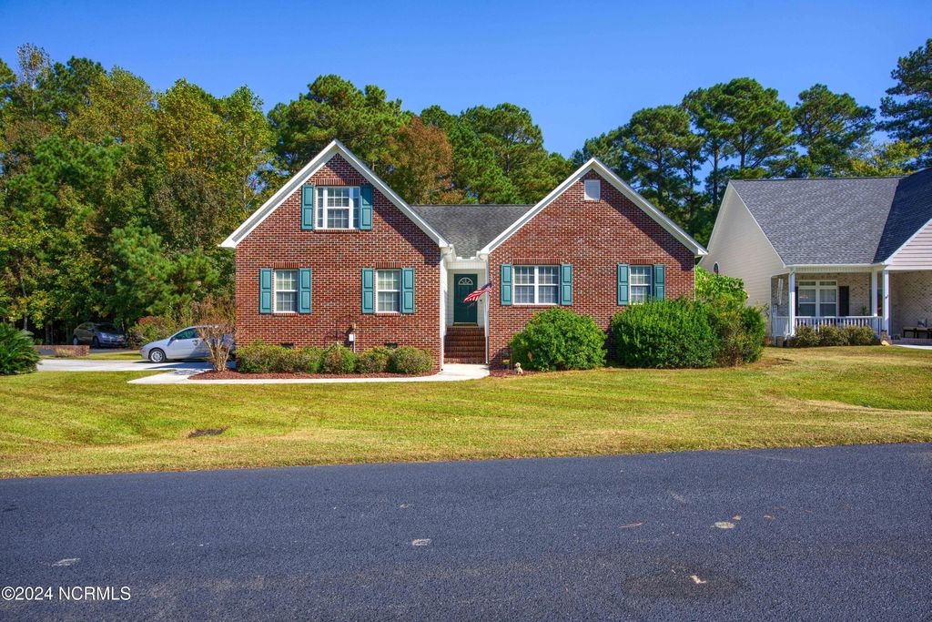Photo of 300 Sea Urchin Cove, Sneads Ferry, NC 28460 (MLS # 100472919)