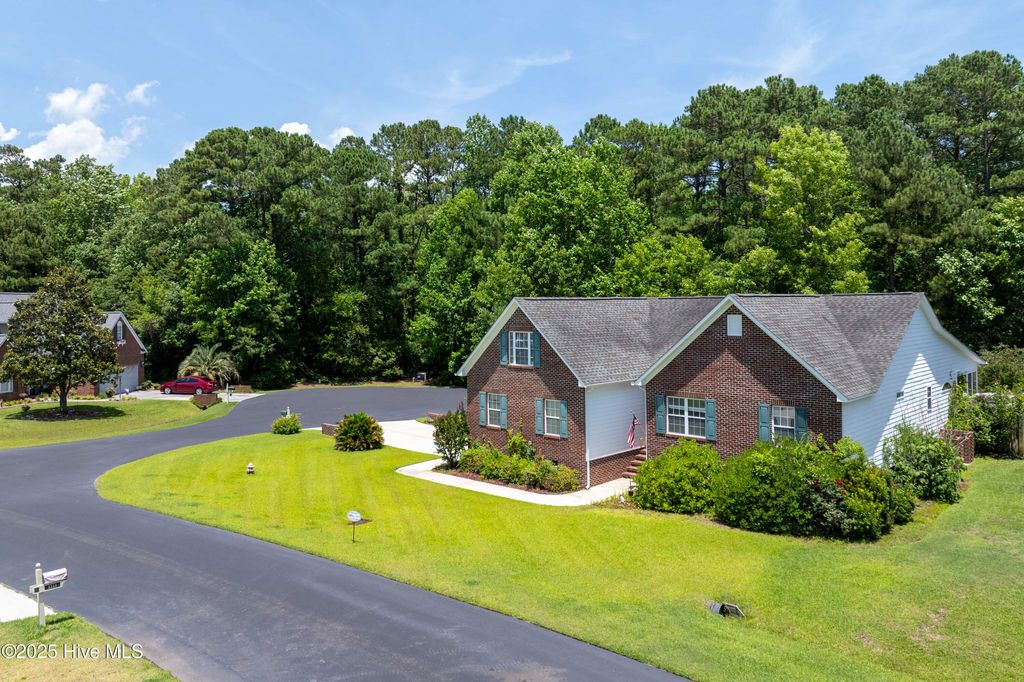 Photo of 300 Sea Urchin Cove, Sneads Ferry, NC 28460 (MLS # 100472919)