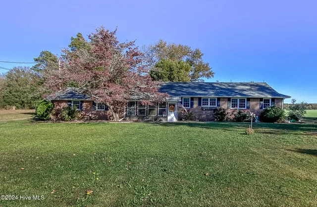 4271 Caratoke Highway, photo 5 of 39