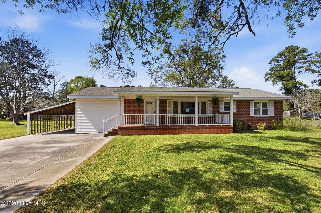 Photo of 204 Glenburnie Drive, New Bern, NC 28560 (MLS # 100563756)