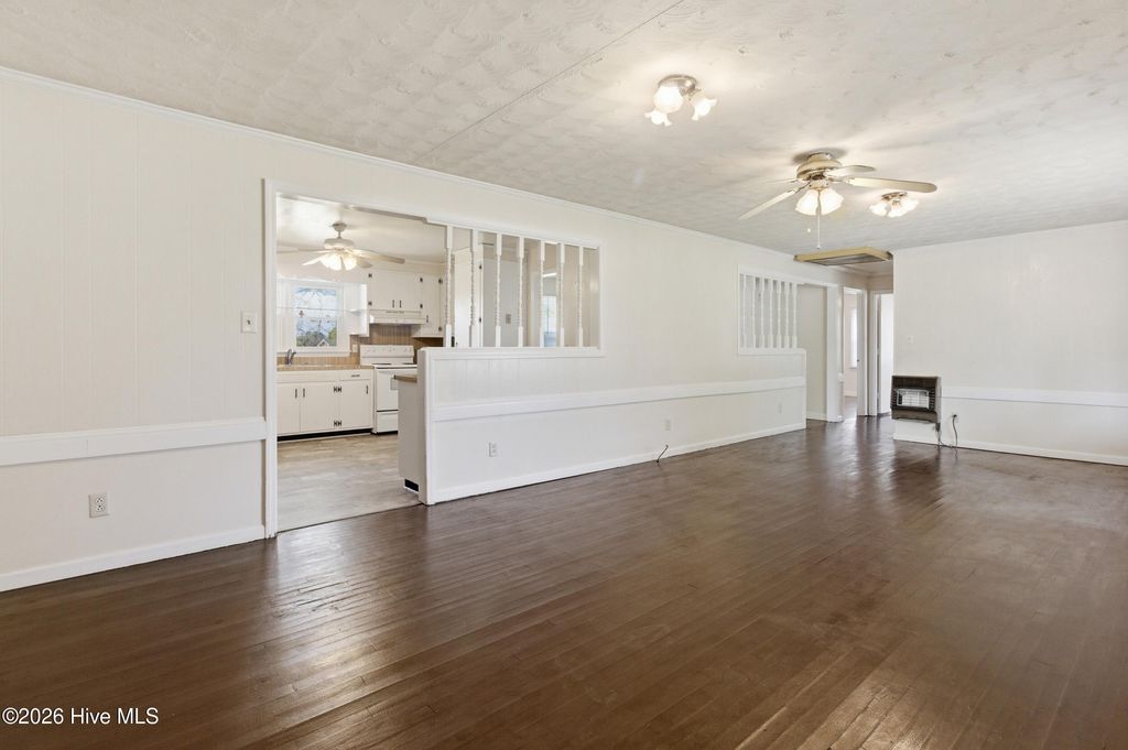 Photo of 204 Glenburnie Drive, New Bern, NC 28560 (MLS # 100563756)