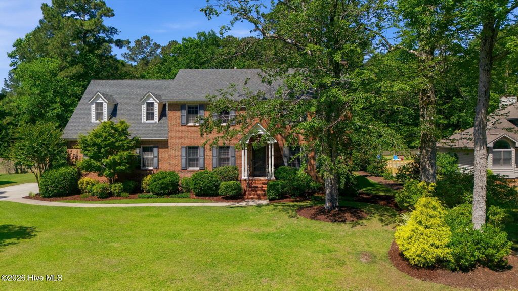 Photo of 110 Creekview Road, New Bern, NC 28562 (MLS # 100576192)