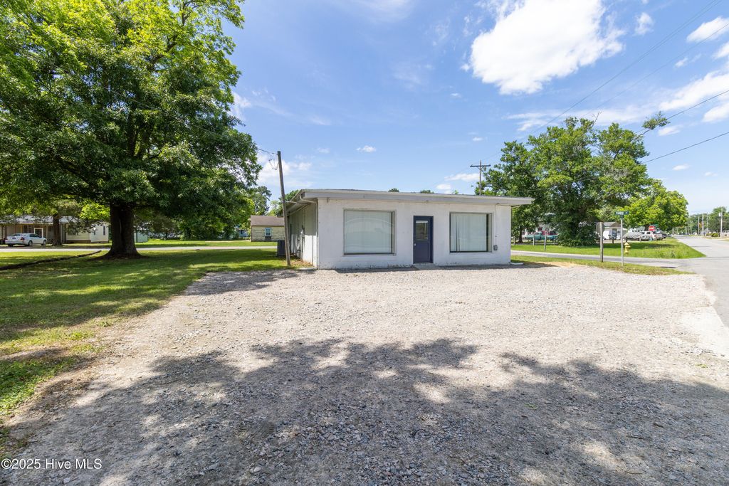 Photo of 1111 N Oakum Street, Edenton, NC 27932 (MLS # 100560102)