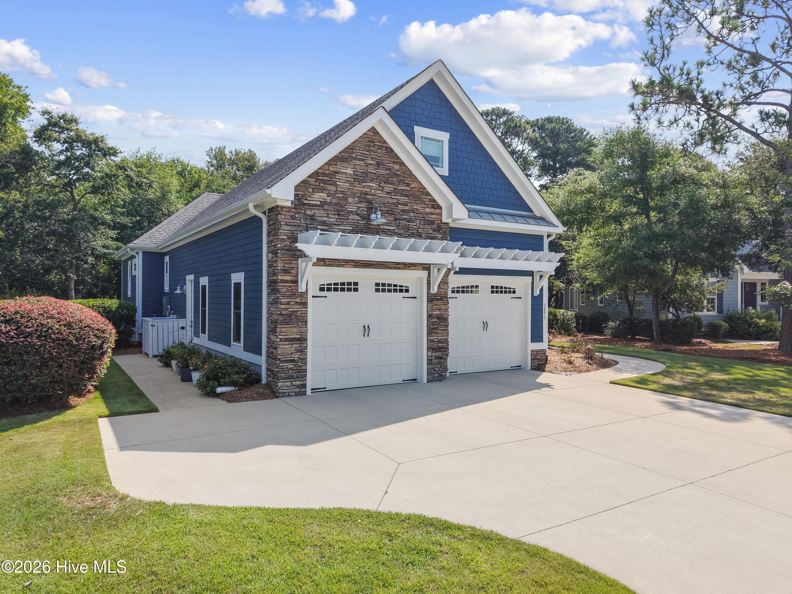 3890 Big Magnolia Way