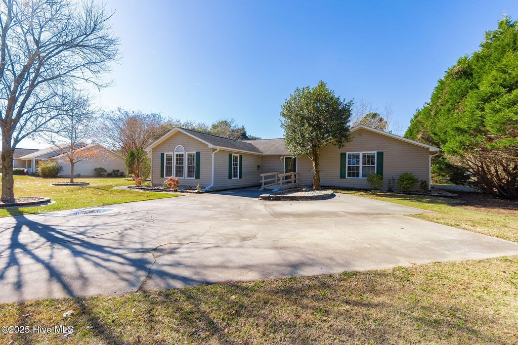 Photo of 4503 Rivershore Drive, New Bern, NC 28560 (MLS # 100544957)