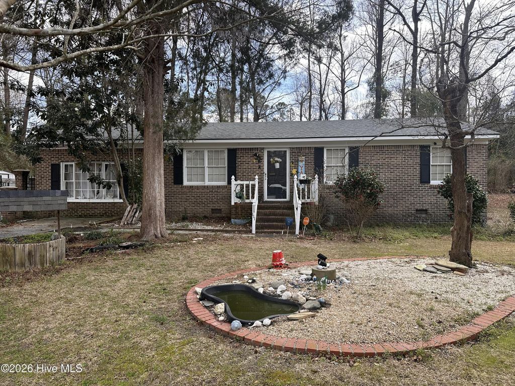 Photo of 111 Lynn Court, Jacksonville, NC 28540 (MLS # 100558994)
