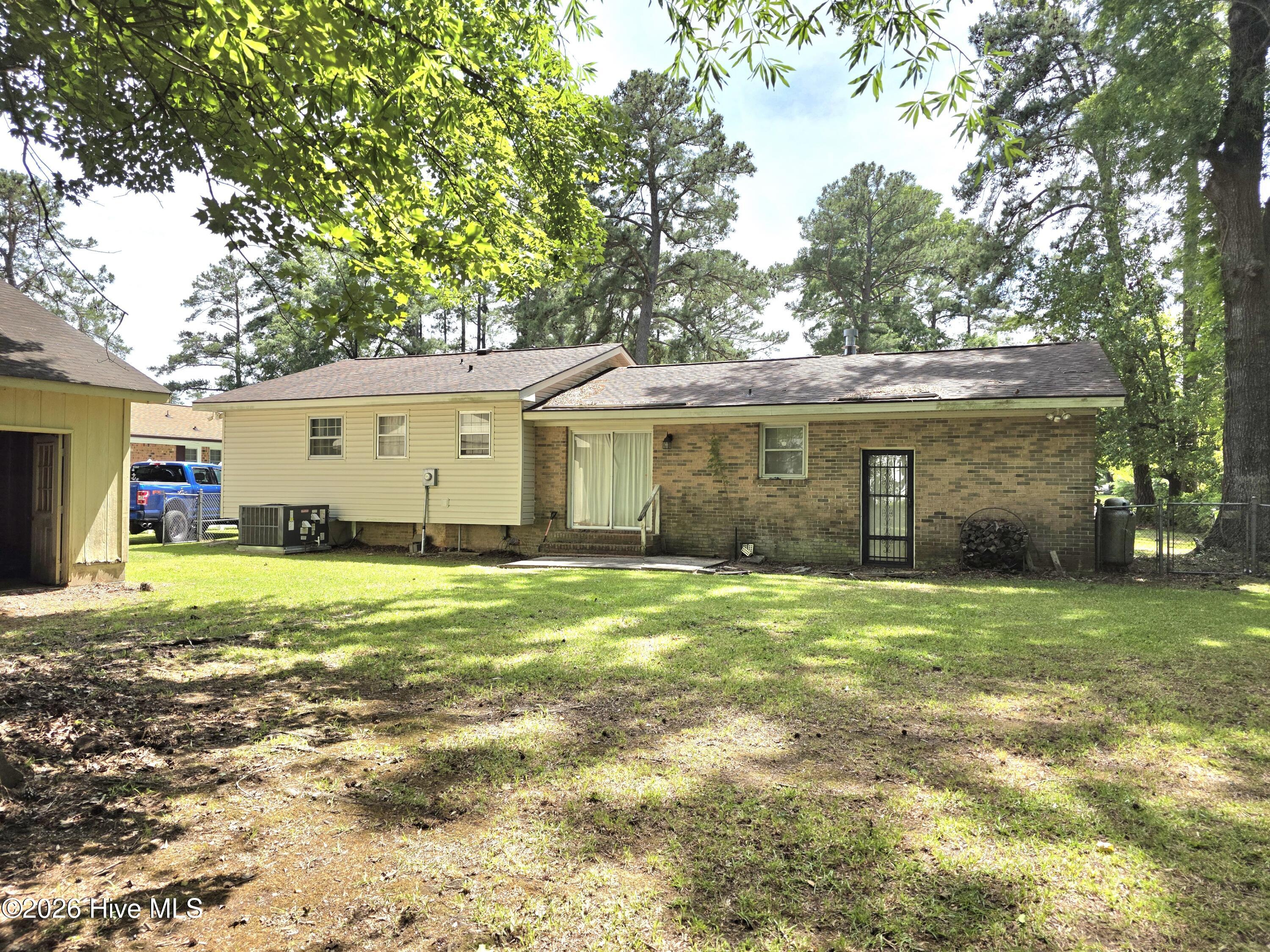2902 Roanoke Avenue