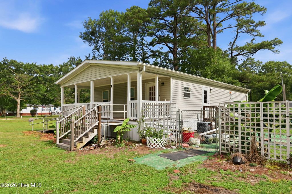 Photo of 172 Gray Squirrel Lane, Newport, NC 28570 (MLS # 100577611)