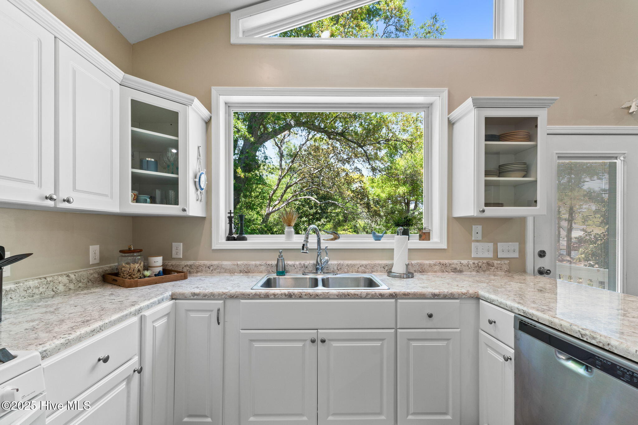 Southport, North Carolina 28461, United States, 4 Bedrooms Bedrooms, ,2 BathroomsBathrooms,Residential,Active,255907