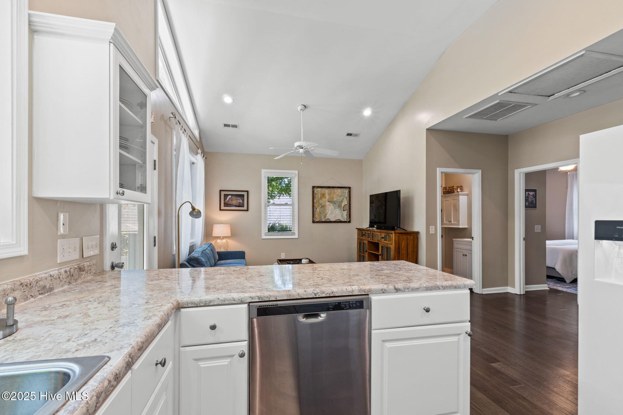 Southport, North Carolina 28461, United States, 4 Bedrooms Bedrooms, ,2 BathroomsBathrooms,Residential,Active,255907