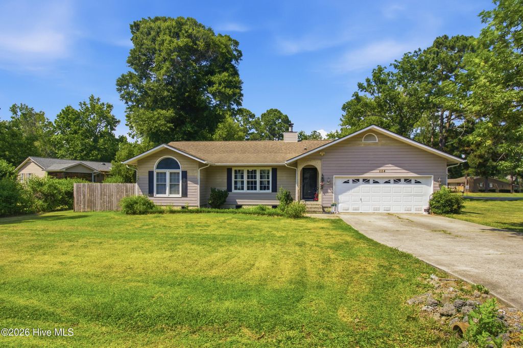 Photo of 804 Plantation Drive, New Bern, NC 28562 (MLS # 100581962)