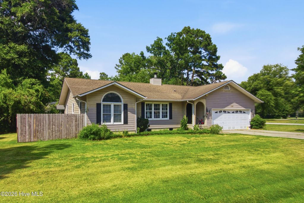 Photo of 804 Plantation Drive, New Bern, NC 28562 (MLS # 100581962)