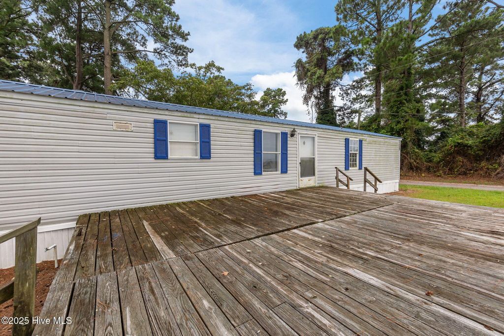 Photo of 148 Rhodes Drive, Columbia, NC 27925 (MLS # 100559313)