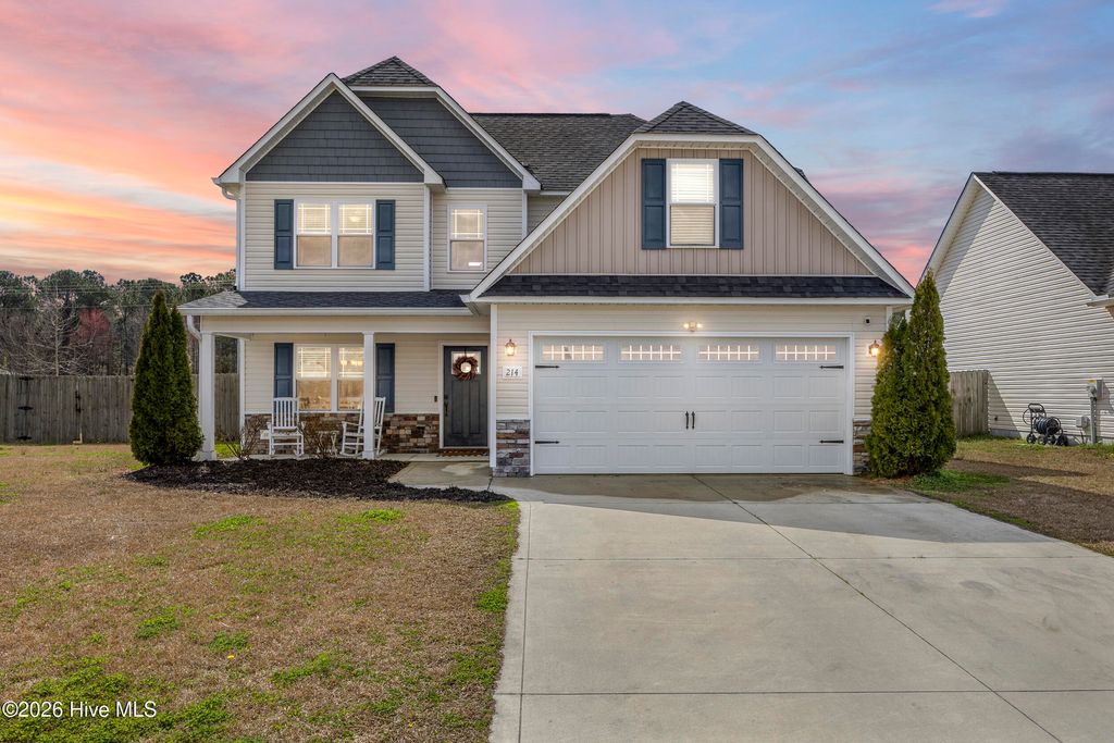 Photo of 214 Breakwater Drive, Sneads Ferry, NC 28460 (MLS # 100558601)