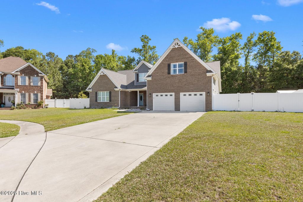 Photo of 402 King Richard Court, Jacksonville, NC 28546 (MLS # 100578525)