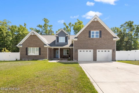 Homes For Sale - 402 King Richard Court<br/> Onslow County, Jacksonville, NC 28546