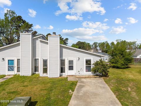 Townhouse For Sale - 208 Yaupon Drive<br/> Onslow County, Jacksonville, NC 28546