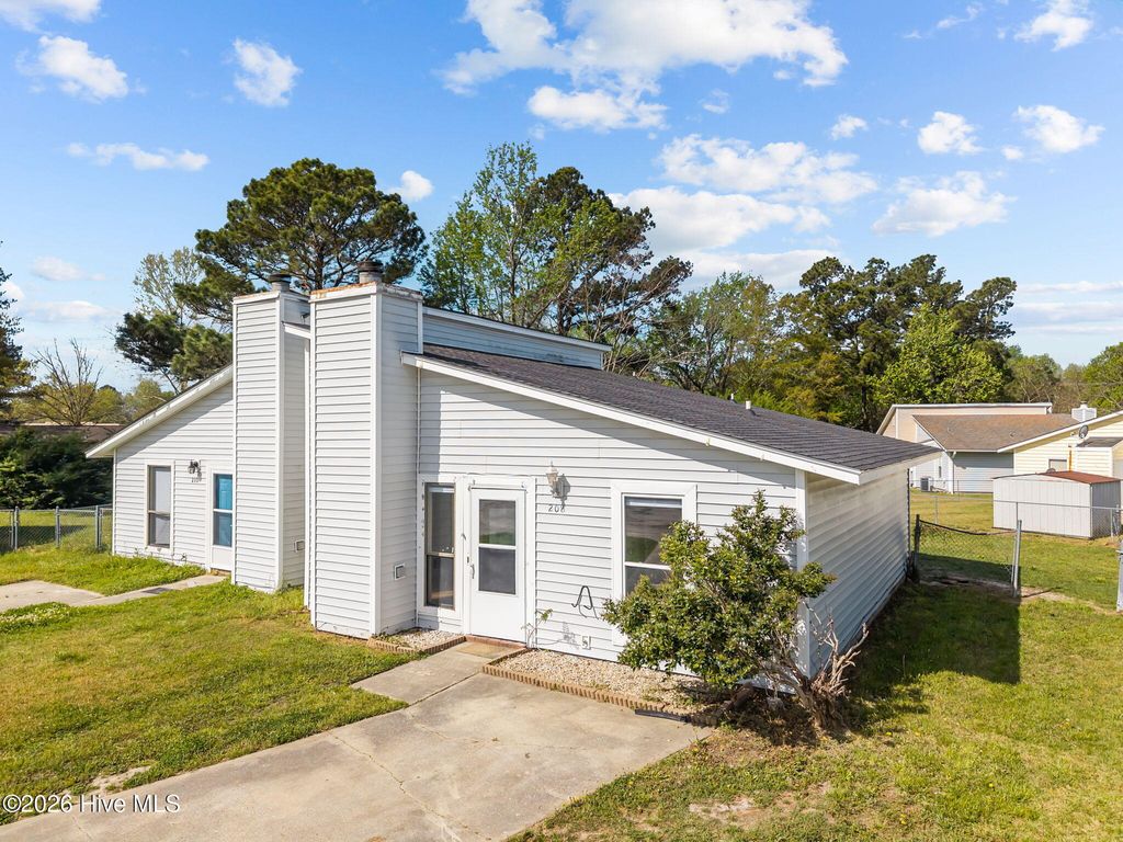 Photo of 208 Yaupon Drive, Jacksonville, NC 28546 (MLS # 100565385)
