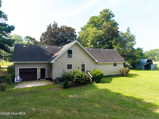 205 S End Road, photo 3 of 63