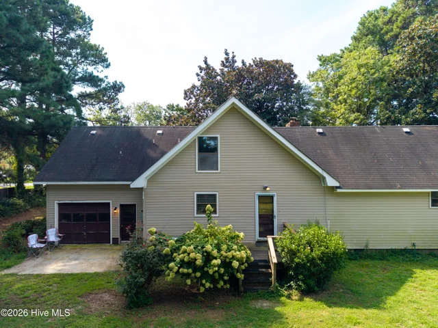 205 S End Road, photo 2 of 63
