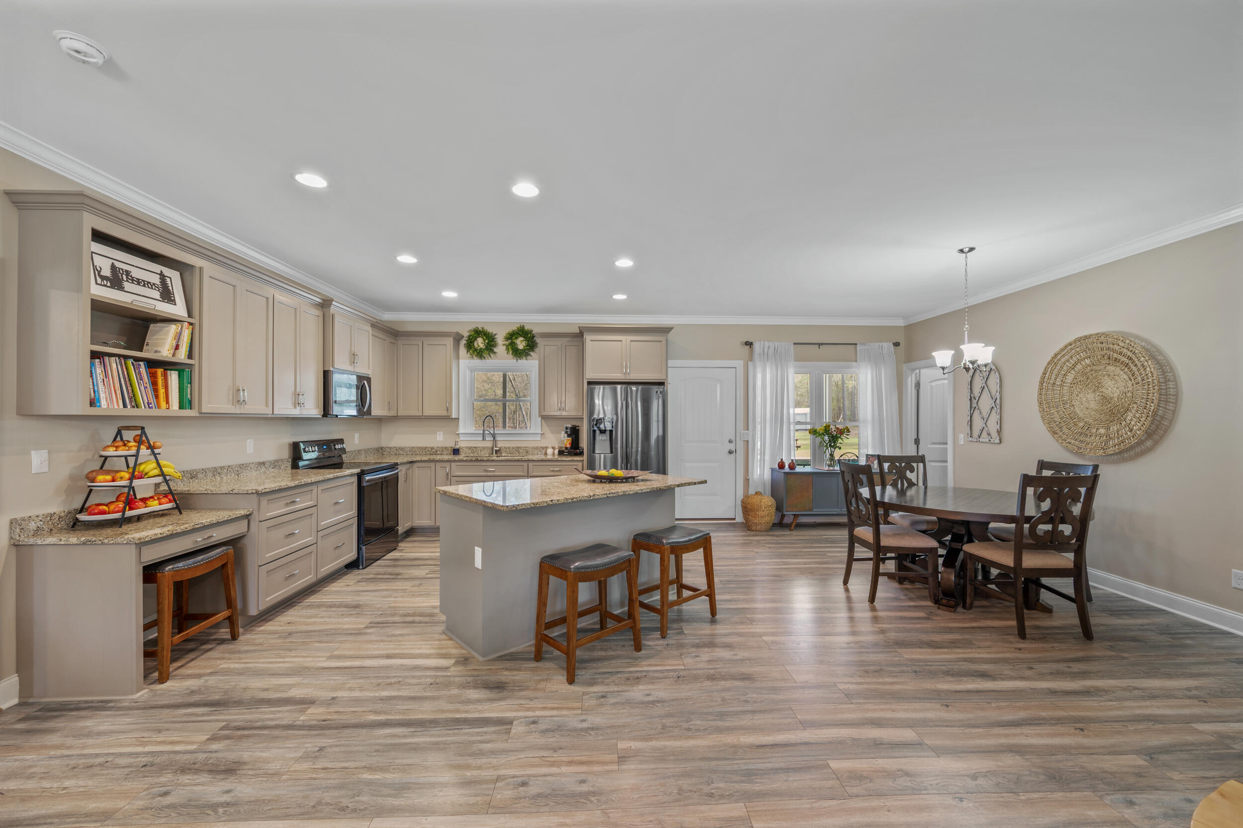 2229 Andrews Circle