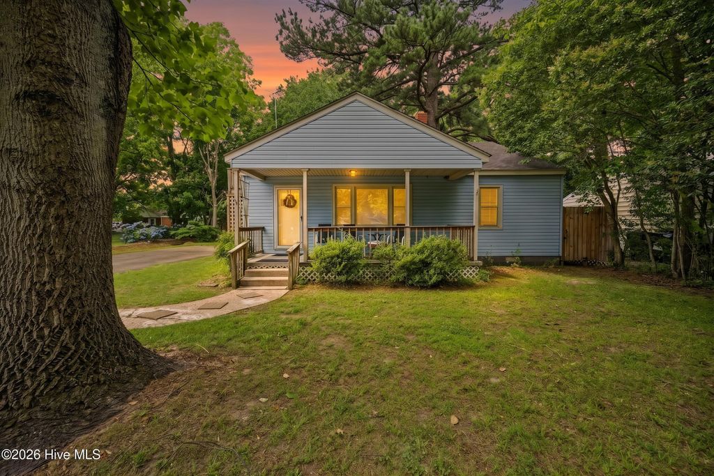 Photo of 1401 Marr Avenue, Elizabeth City, NC 27909 (MLS # 100582003)